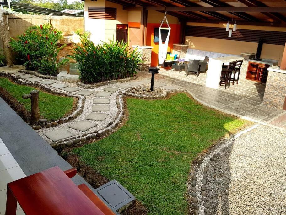 Elegant Villa In La Fortuna With Spacious Backyard Plus Very Private Pool & Parking المظهر الخارجي الصورة