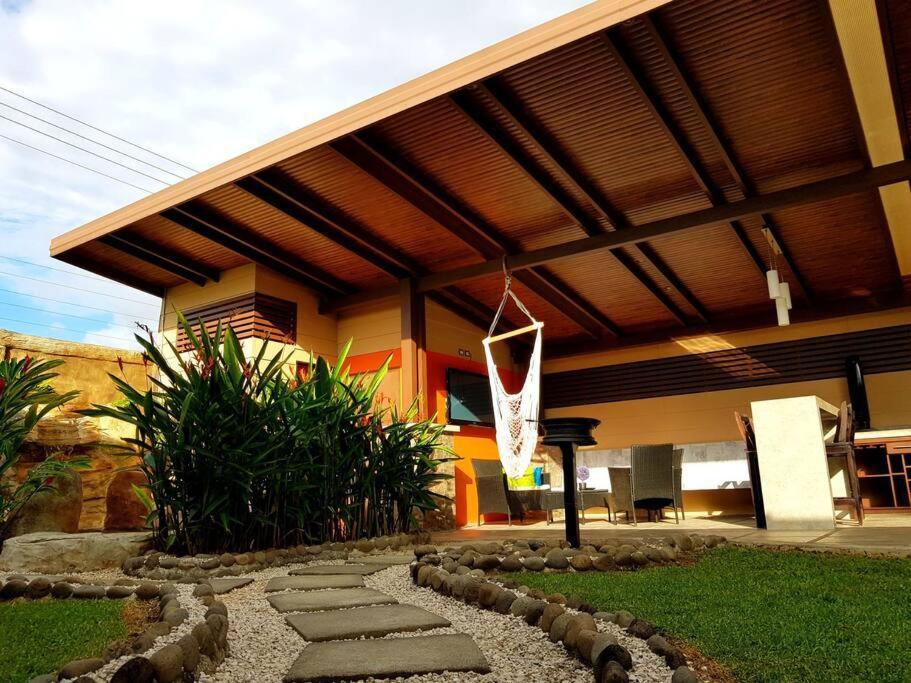 Elegant Villa In La Fortuna With Spacious Backyard Plus Very Private Pool & Parking المظهر الخارجي الصورة